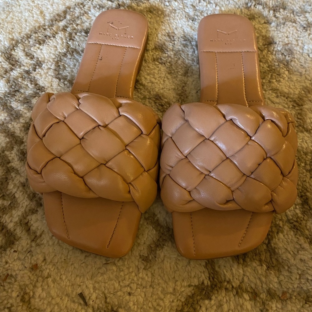 Marc Fisher Sandals Slides 6.5 Tan Leather